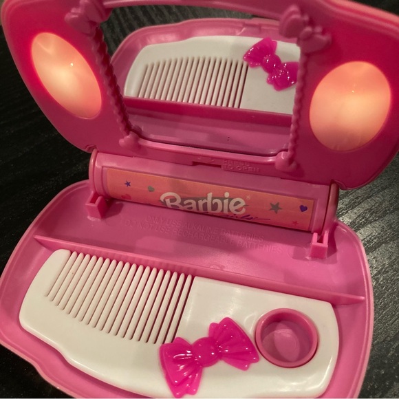 Vintage 90s Barbie for Girls Light up Compact Mirror w/comb. Still lights up! - Picture 5 of 7